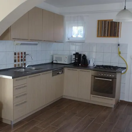 In Balatonmariafurdo Balaton 19328 Apartman Balatonkeresztúr